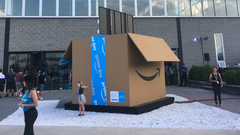 Illustration for article titled My Search for the Spirit of Prime Day at an Ariana Grande Concert in a Giant Amazon Box